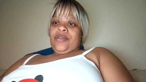 Snapshot of georgina_brownie chatting on 10/17/25, 02:37 georgina_brownie online show from 10/17/25, 02:37