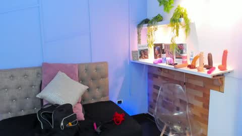 Snapshot of georgina_coule chatting on 12/21/24, 12:06 Georgina Coule online show from 12/21/24, 12:06