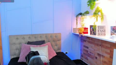 Snapshot of georgina_coule chatting on 12/24/24, 12:00 Georgina Coule online show from 12/24/24, 12:00