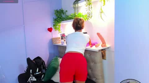 Snapshot of georgina_coule chatting on 02/28/25, 12:09 Georgina Coule online show from 02/28/25, 12:09