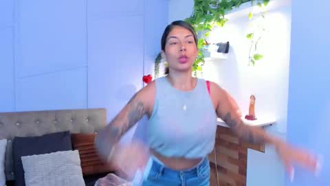 Snapshot of georgina_coule chatting on 10/21/25, 01:23 Georgina Coule online show from 10/21/25, 01:23