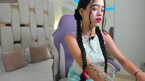 Georgina Kloss  online show from 04/17/26, 04:32