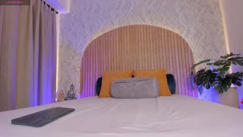 Kendal  online show from 09/10/25, 09:04