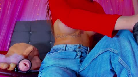 geraldinesuaan online show from 12/11/24, 10:14