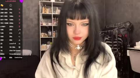 EmelyWoodes online show from 06/01/26, 06:37