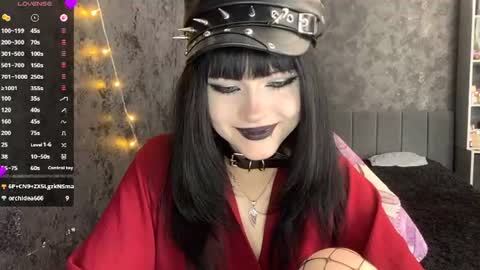 Snapshot of germainebourlier chatting on 06/15/26, 07:21 EmelyWoodes online show from 06/15/26, 07:21