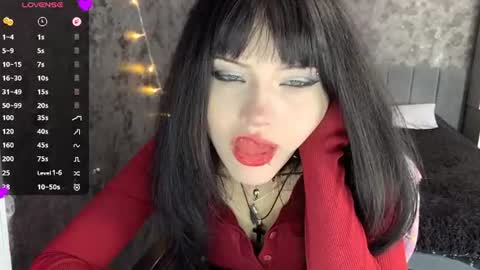 Snapshot of germainebourlier chatting on 06/25/26, 07:13 EmelyWoodes online show from 06/25/26, 07:13