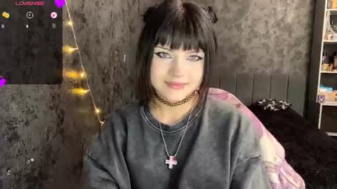 Snapshot of germainebourlier chatting on 06/30/26, 08:04 EmelyWoodes online show from 06/30/26, 08:04