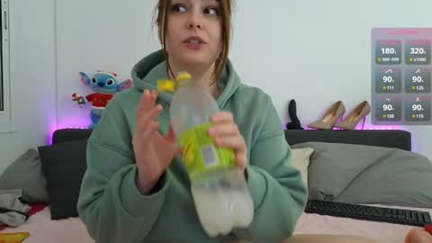 Snapshot of germangirl1996 chatting on 12/26/24, 11:03 Nadine online show from 12/26/24, 11:03