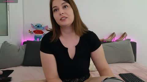 Snapshot of germangirl1996 chatting on 01/06/25, 05:16 Nadine online show from 01/06/25, 05:16
