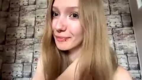 Snapshot of gertrudeuran chatting on 07/17/26, 04:52 Sophie online show from 07/17/26, 04:52
