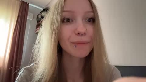 Snapshot of gertrudeuran chatting on 08/01/26, 07:18 Sophie online show from 08/01/26, 07:18