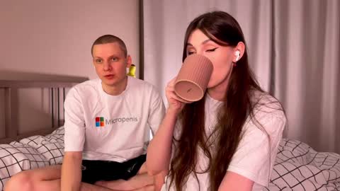 Snapshot of gethigh_ chatting on 12/09/24, 06:03 Liz and Mark online show from 12/09/24, 06:03