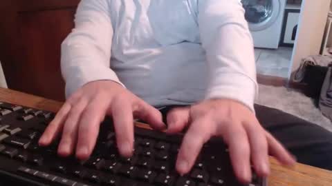 Snapshot of gethoggy chatting on 10/25/25, 03:29 gethoggy online show from 10/25/25, 03:29