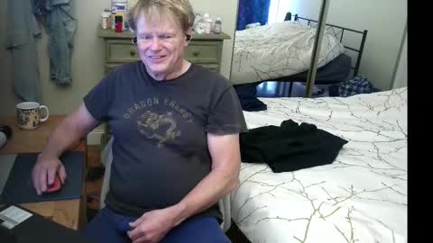 Snapshot of gethyn chatting on 11/17/25, 07:30 Gethyn online show from 11/17/25, 07:30