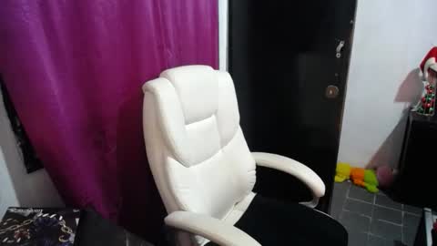 Snapshot of ggemas chatting on 12/16/25, 02:22 ggemas online show from 12/16/25, 02:22