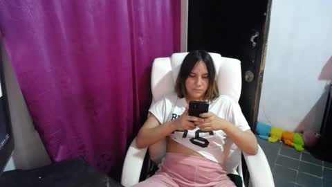 Snapshot of ggemas chatting on 12/18/25, 02:12 ggemas online show from 12/18/25, 02:12