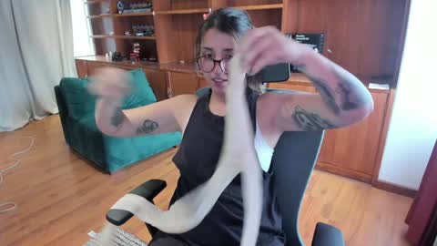 Snapshot of ghostcrimson chatting on 12/23/24, 01:56 andy online show from 12/23/24, 01:56