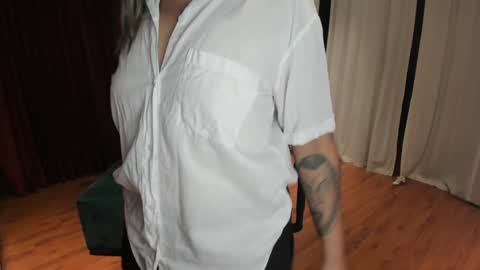 Snapshot of ghostcrimson chatting on 02/08/25, 02:15 andy online show from 02/08/25, 02:15