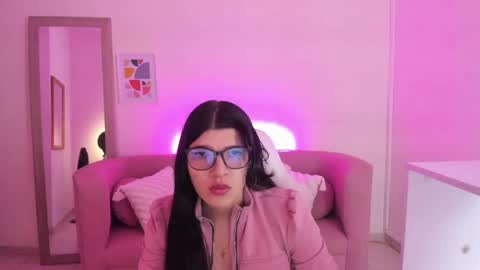 Snapshot of gia_brawn chatting on 10/20/25, 11:32 Gia online show from 10/20/25, 11:32