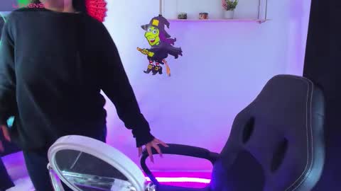 giaaaa   online show from 10/20/25, 10:54