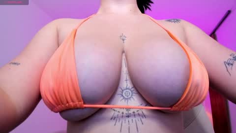 Snapshot of gia_lowry chatting on 01/14/25, 05:56 Gia lowry online show from 01/14/25, 05:56