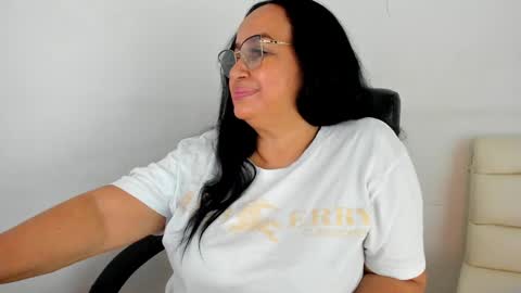 nahomi online show from 01/04/25, 04:33