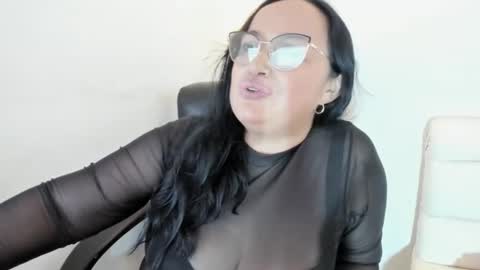 nahomi online show from 01/19/25, 04:44