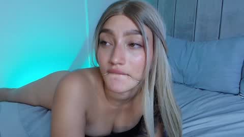 Snapshot of giaa_ross chatting on 01/10/25, 05:56 Gia online show from 01/10/25, 05:56