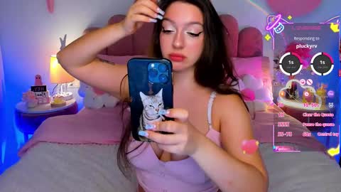 Gia online show from 11/04/25, 01:32