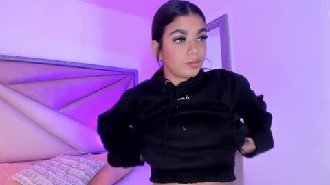 Gia  online show from 10/27/25, 06:45