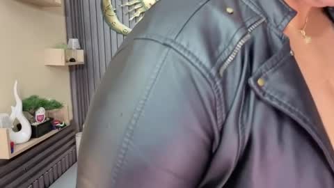 Snapshot of gianellacox chatting on 05/08/26, 12:10 online show from 05/08/26, 12:10