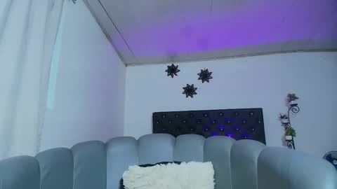 Giana Roberts online show from 11/28/25, 10:51