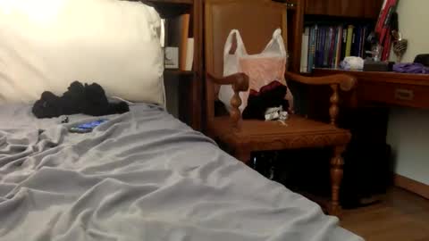 Snapshot of giannispr1998 chatting on 11/23/25, 02:06 Horny Sissy online show from 11/23/25, 02:06