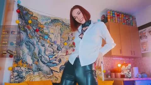 Snapshot of giantess_eva chatting on 03/09/25, 12:21 Eva online show from 03/09/25, 12:21