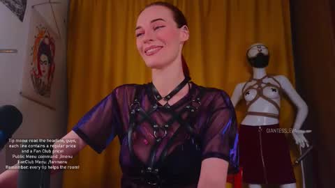 Snapshot of giantess_eva chatting on 11/15/25, 05:31 Eva online show from 11/15/25, 05:31