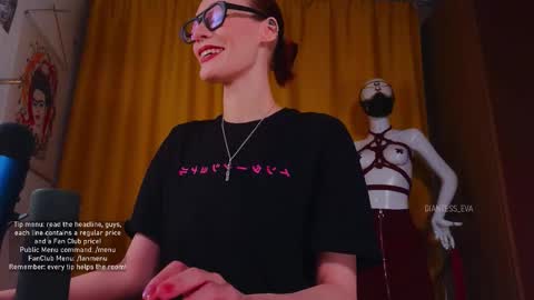 Snapshot of giantess_eva chatting on 11/21/25, 05:33 Eva online show from 11/21/25, 05:33