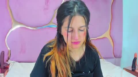 Snapshot of giaroussel chatting on 01/12/25, 03:03 GiaRoussel online show from 01/12/25, 03:03