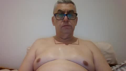 gigi1970 online show from 12/25/24, 08:17