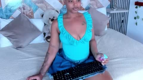 gigi_mane online show from 10/18/25, 07:03