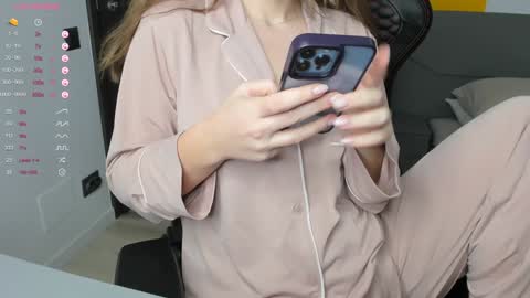 gigihadd online show from 12/26/24, 05:40