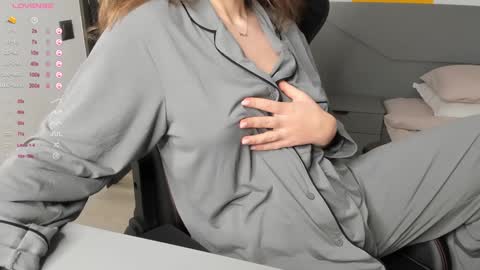 gigihadd online show from 12/27/24, 08:28