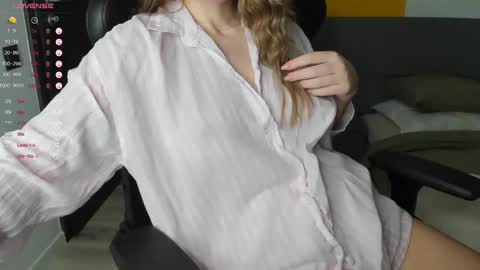 gigihadd online show from 03/11/25, 12:06