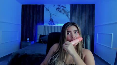 Gigi Doll online show from 01/22/25, 05:17