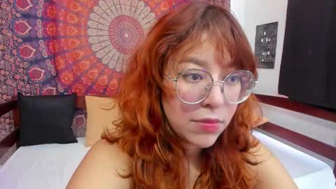 Snapshot of gigimooon chatting on 12/21/25, 09:00 gigimooon online show from 12/21/25, 09:00