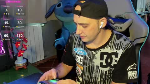 Snapshot of gil_gamesh90 chatting on 01/25/25, 08:00 Mirko online show from 01/25/25, 08:00