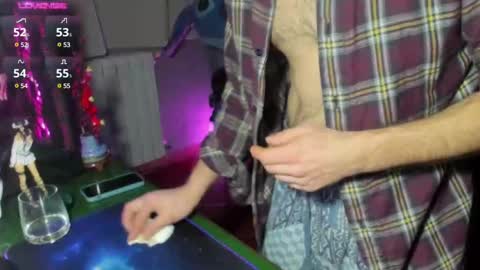 Snapshot of gil_gamesh90 chatting on 02/15/25, 07:28 Mirko online show from 02/15/25, 07:28