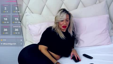 Snapshot of ginabear chatting on 09/29/25, 06:13 Gina online show from 09/29/25, 06:13
