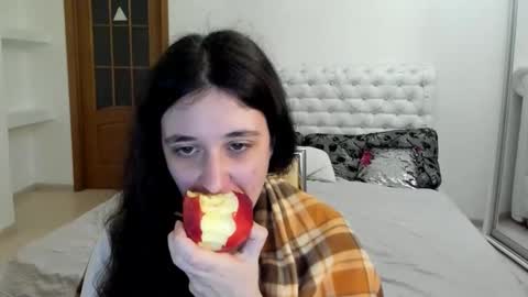 Kate online show from 10/28/25, 09:57