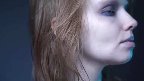        im expecting 350 thumbs up on my altar   online show from 11/03/25, 09:59